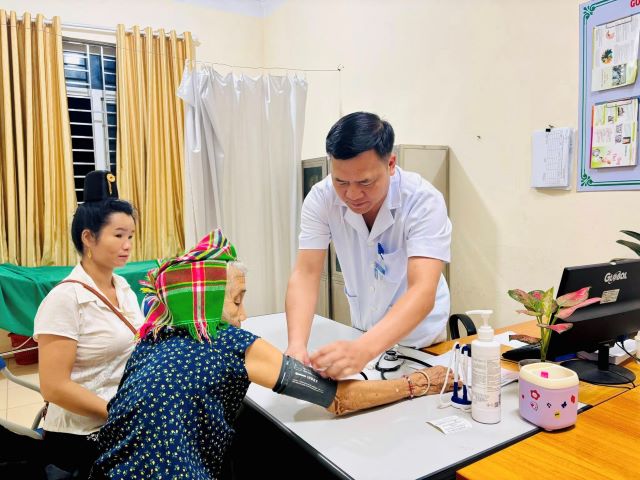 Trung tâm Y tế Mường Ảng tổ chức khám, tư vấn sức khỏe miễn phí năm 2026