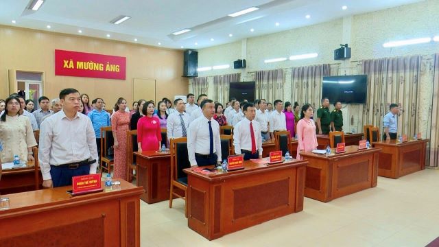 Đảng ủy xã Mường Ảng tổ chức Lễ chào cờ và sinh hoạt chính trị tháng 5 năm 2026