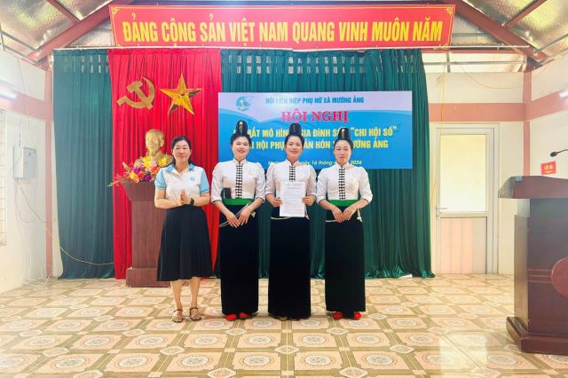 Hội Liên hiệp Phụ nữ xã Mường Ảng ra mắt mô hình "Gia đình số", "Chi hội số"