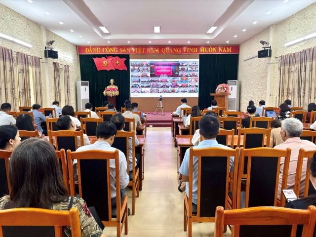 Xã Mường Ảng tham gia Hội nghị trực tuyến Sơ kết 01 năm vận hành bộ máy của hệ thống chính trị và chính quyền địa phương 2 cấp