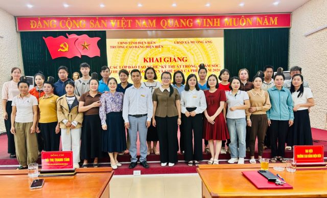 Trên 100 học viên của xã Mường Ảng tham gia lớp đào tạo nghề "Kỹ thuật trồng, chăm sóc, thu hoạch, bảo quản và chế biến cà phê" năm 2026