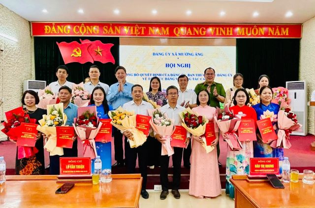 Đảng ủy xã Mường Ảng công bố các Quyết định về Tổ chức Đảng và công tác cán bộ